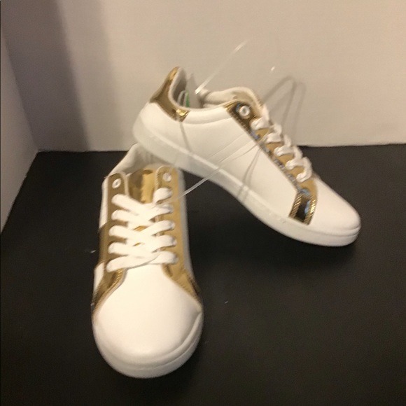 Qupid White with Gold Trim Women’s Sneakers (… - Picture 2 of 12